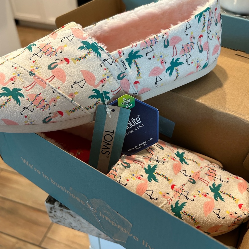 TOMS Women's Flamingo and Palm Moccasins - Pink and Green